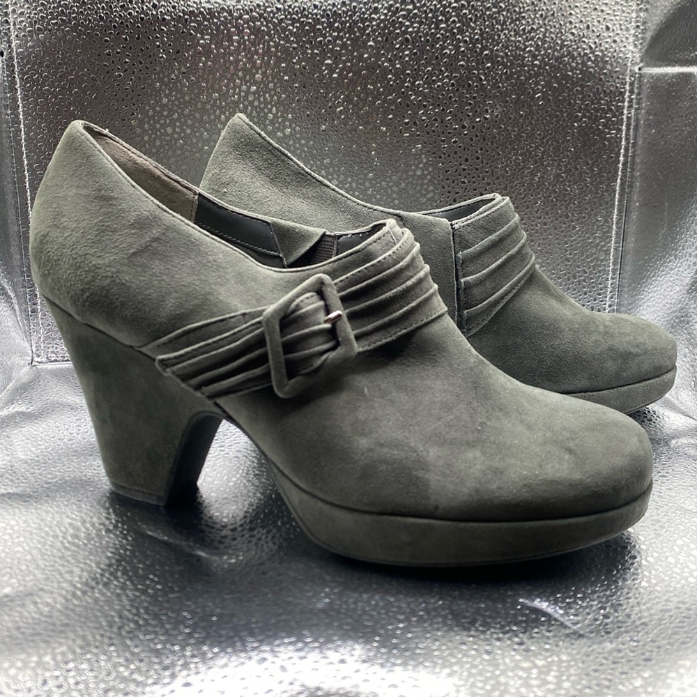 NWOT Me Too size 10m leather suede platform heel